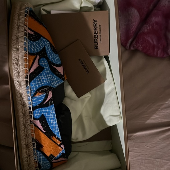 Burberry flat loafers wore 1 time - Picture 3 of 4